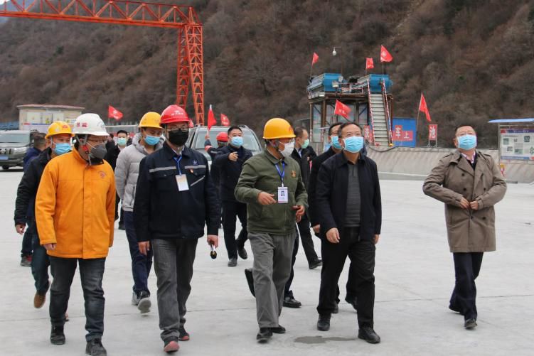 四川省副省長、黨組成員楊洪波在九綿高速LJ9項(xiàng)目調(diào)研疫情防控和復(fù)工復(fù)產(chǎn)情況