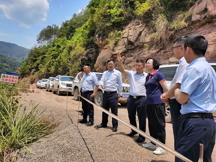 四川省國資委黨委委員、副主任游代麗到鎮(zhèn)廣高速王通段A1合同段調(diào)研工作
