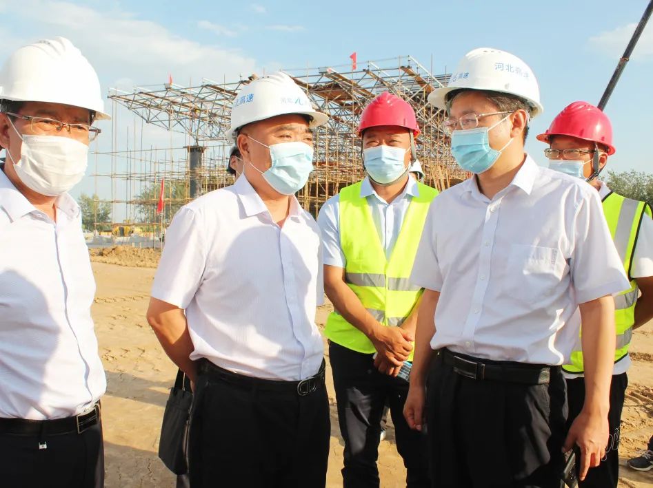 河北高速集團黨委副書記、副董事長、總經(jīng)理楊榮博深入石家莊東、石家莊南收費站改建工程項目檢查工作
