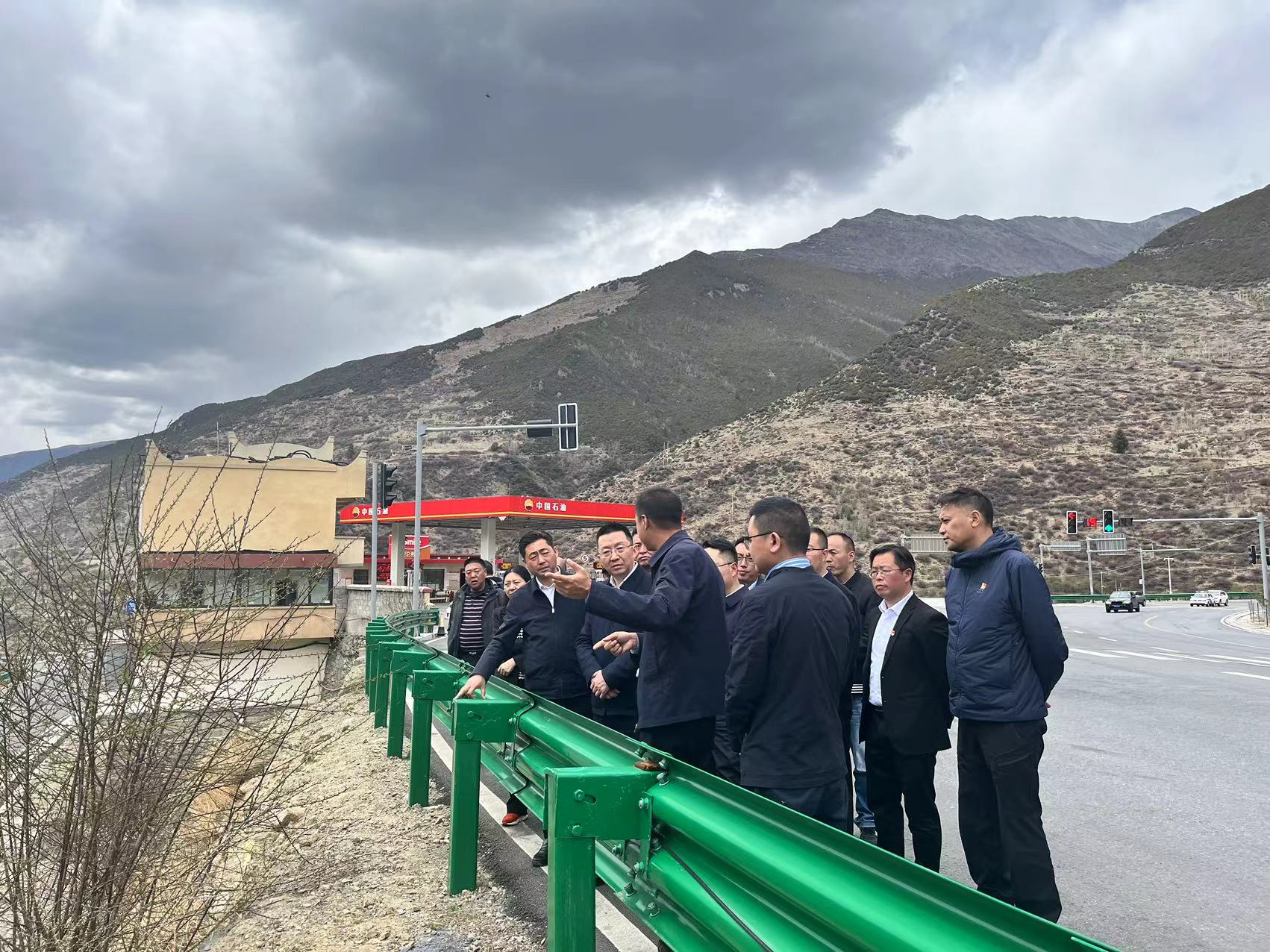 阿壩州委常委、州紀委書記、監(jiān)委主任袁震到都四山地軌道交通項目DSZH標檢查指導工作
