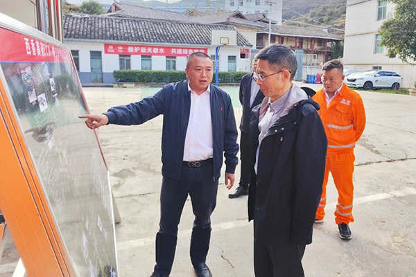 四川路橋黨委委員、監(jiān)事會主席黃衛(wèi)赴西香高速ZCB4總包部調(diào)研檢查工作